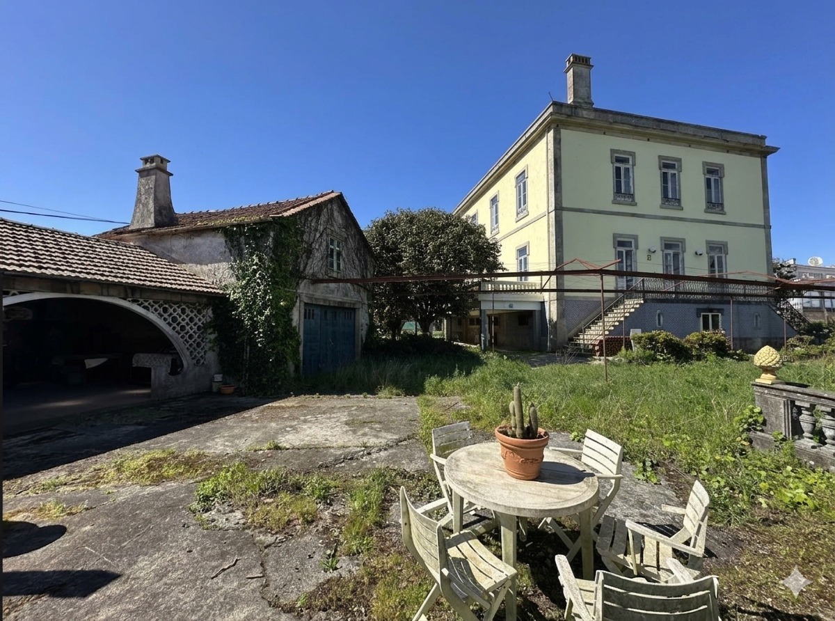 Historic Mansion in Macieira da Maia | Off-Market | Boutique Hotel Potential 2